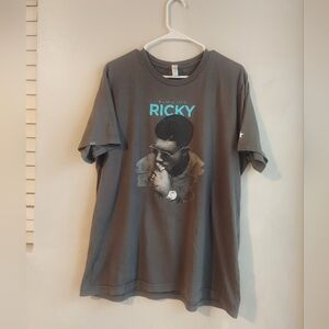 Ricky Graphic Tee in Gray
